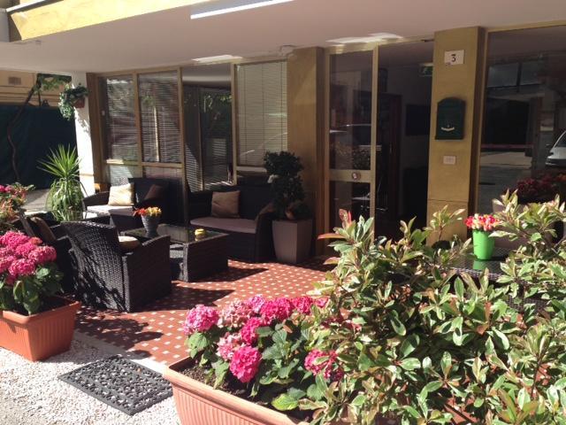 Hotel Mirella Rimini Exterior photo